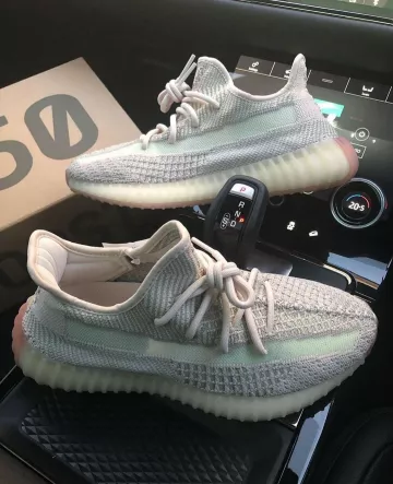 Adidas Yeezy Boost 350 V2 Citrin (non réfléchissante) sur le compte Instagram de @hdg.sales