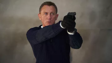 N. Peal Navy Ribbed Sweater worn by James Bond (Daniel Craig) in No Time To Die