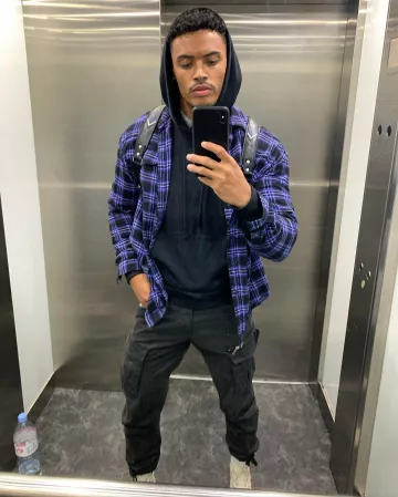 Pentslon cargo trousers worn by tyrone clarke on the account Instagram of @asos_ty