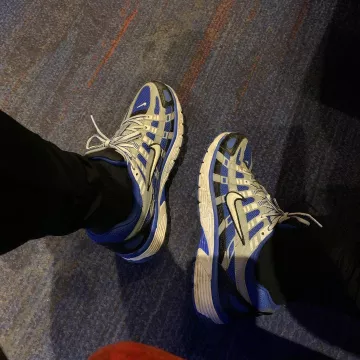 Sneakers nike p-6000 trainers bleu porté par tyrone clarke sur le compte Instagram de @asos_ty