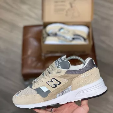 nuevo balance 1530 usado por 1530 blanco en la cuenta de Instagram de @hypeamiens 