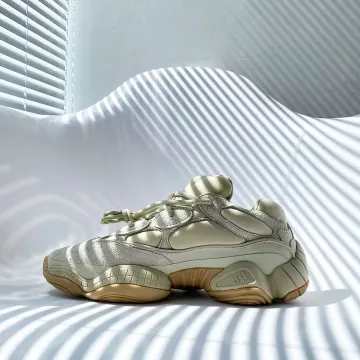 Adidas Yeezy 500 Stone en la cuenta de Instagram de @calabasasbyadidas