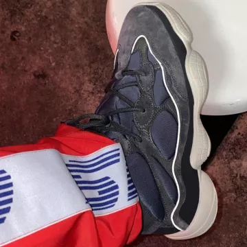 Adidas Yeezy 500 High Slate en la cuenta de Instagram de @calabasasbyadidas