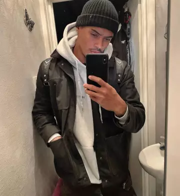 Vest black jacket vans worn by tyrone clarke on the account Instagram of @asos_ty