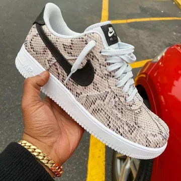 Air Force 1 Low Snakeskin (2019) en la cuenta de Instagram de @theshoegame