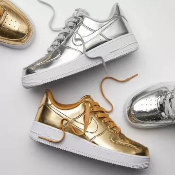 Air Force 1 Low Metallic Chrome (W) en la cuenta de Instagram de @theshoegame