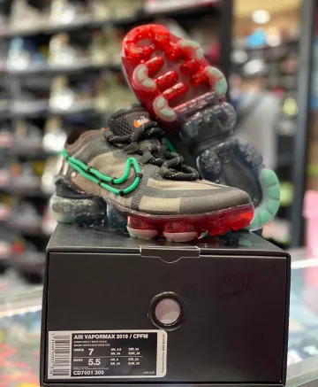 Air VaporMax 2019 Cactus Plant Flea Market (W) en la cuenta de Instagram de @coolkicksla