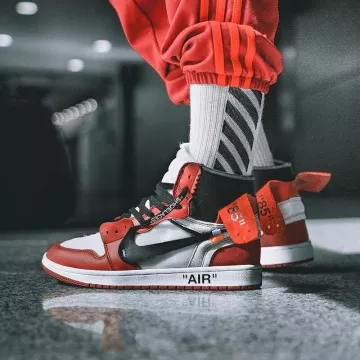 Jordan 1 Retro High Off-White Chicago on the account Instagram of @thesneakerarchive