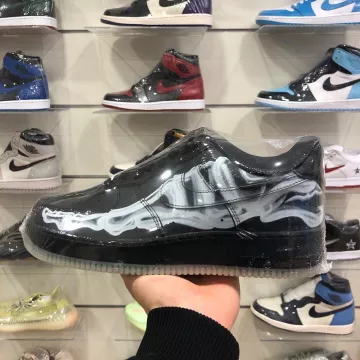 Air Force 1 Low Black Skeleton sur le compte Instagram de @hype_needz