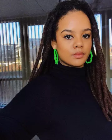 Earring creole green worn by sohpia toussew on the account Instagram of @asos_sophia