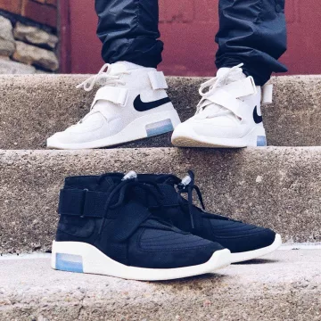 Air Fear Of God Raid Black sur le compte Instagram de @cran