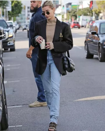 Krewe Mat­te Black Brite Sil­ver Ti­ta­ni­um Po­lar­ized worn by Hailey Baldwin Los Angeles December 17, 2019
