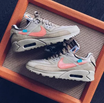 Air Max 90 OFF-WHITE Desert Ore sur le compte Instagram de @cran