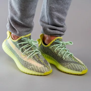 Yeezreal en la cuenta de Instagram de @thedropdate