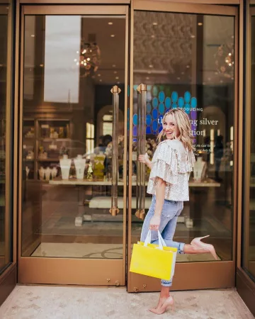 Jimmy choo Love 85 Bombas de charol de Peyton Mabry en la cuenta de Instagram @peyton_mabry