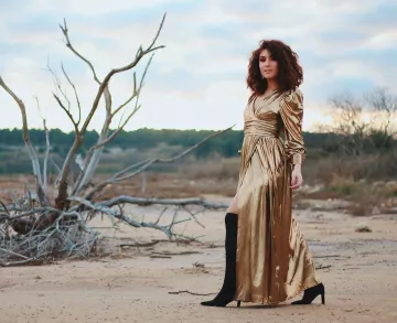 Cuissarde noir de Adrianne Trends sur le compte Instagram de @adriannetrends