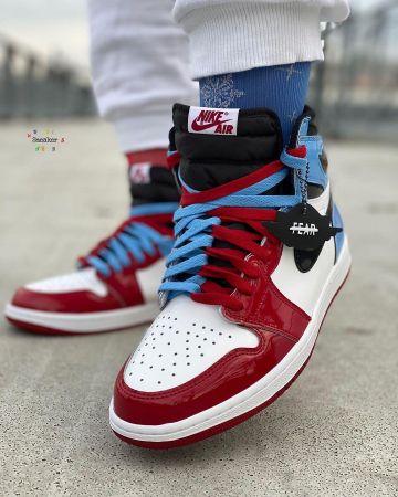 Jordan 1 Retro High Fearless UNC Chicago sur le compte Instagram de @sneakerhoarderj