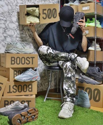 Adidas Yeezy Boost 700 Utility Black sur le compte Instagram de @taishi4609