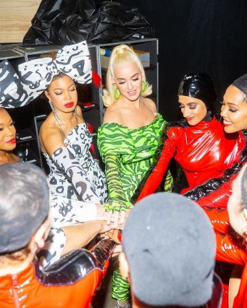 Dress zebrée of Katy Perry on the account Instagram of @katyperry