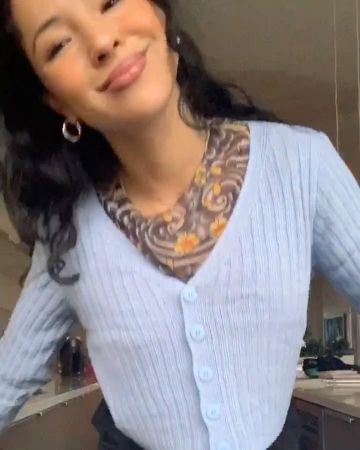 Silver earring worn by elizabeth de la piedra on the account Instagram of @asos_elizabeth