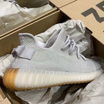 Adidas Yeezy Boost 350 V2 Sesame sur le compte Instagram de @skint_shop