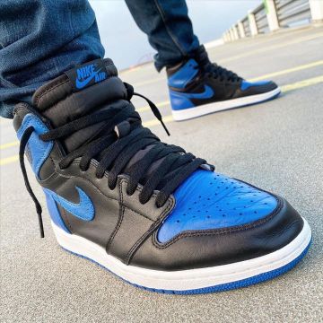 Jordan 1 Retro Noir Royal Blue (2001) sur le compte Instagram de @sneakerpixx