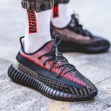 Adidas Yeezy Boost 350 V2 Yecheil (No Reflectante) en la cuenta de Instagram de @boostyeezyfeed