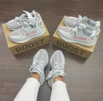 Adidas Yeezy Boost 350 V2 Blue Tint sur le compte Instagram de @boostyeezyfeed