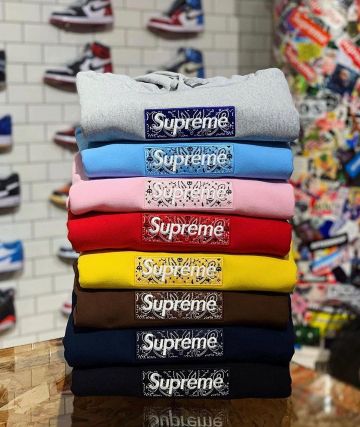 Supreme Bandana Box Logo Hooded Sweatshirt Navy en la cuenta de Instagram de @supreme__hustle