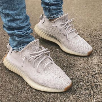 Adidas yeezy 350v2 "sesame" worn by whysamarai on the account Instagram of @whysamarai 