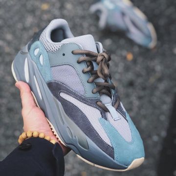 Adisas yeezy 700v1 "teal blue" worn by whysamaray on the account Instagram of @whysamarai 