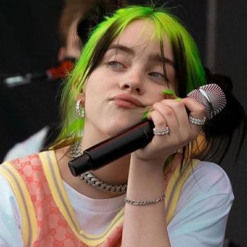 Billie eilish de Maggie Baird en la cuenta de Instagram @billieeilish1357