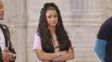 Gold hoop earrings of Cardi B in Rhythm + Flow (S01E05)