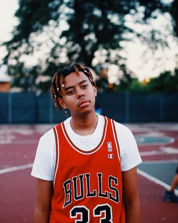 La camiseta de baloncesto #33 de los Bulls de la NBA usada por YBN Cordae en la cuenta de Instagram de @ybncordae
