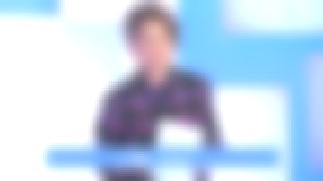 The plaid shirt of Melanie Taravant in C to tell the 18.12.2019