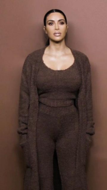 Dress knit Kim Kardashian on the account Instagram of @kimkardashian