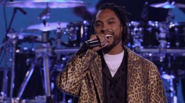Leopard jacket of Miguel in Rhythm + Flow (S01E09)