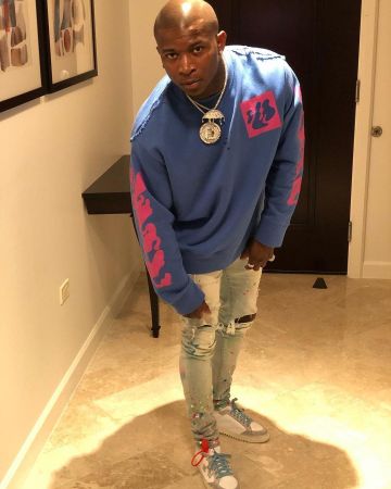 Off White Arrow 2.0 (green/white) of O. T. Genasis on the account Instagram of @otgenasis