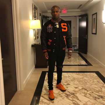 Off-White Vulcanized Low Orange of O. T. Genasis on the account Instagram of @otgenasis
