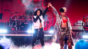 Baggy black sweatpants of Teyana Taylor in Rhythm + Flow (S01E09)