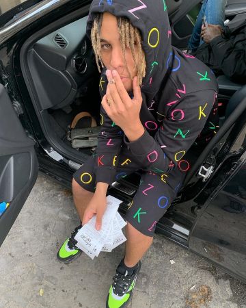 Dior B22 Yellow Black worn by Zola on his account Instagram @binkszola