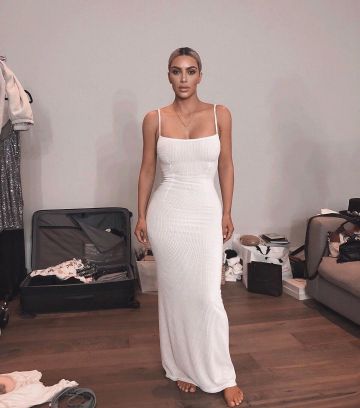 White dress Kim Kardashian on the account Instagram of @kimkardashian