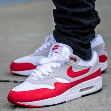 Air Max 1 anniversary og red usado por verse001 en la cuenta de Instagram de @verse001 