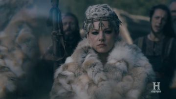 Le diadème de Lagertha (Katheryn Winnick) dans Vikings (S06E03)