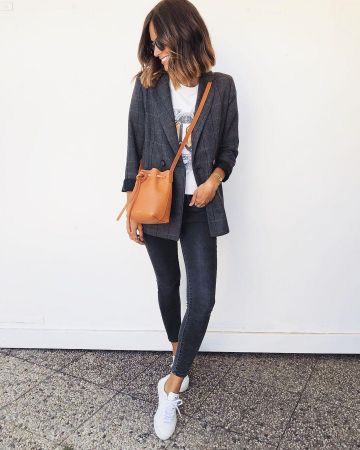 Sneakers white worn by Laura on the account Instagram of @lglora