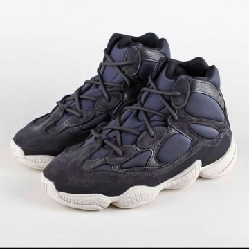 yeezy 500 hight slade usado por 500 slade en la cuenta de Instagram de @yeezyinfluence 