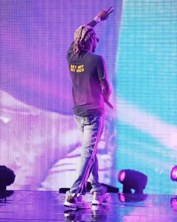 T-Shirt Beastie Boys "Get off my d*ck" porté par Future sur le compte Instagram de @future