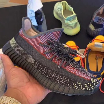 Yeezy yechiel en la cuenta de Instagram de @yeezyboosts.ig