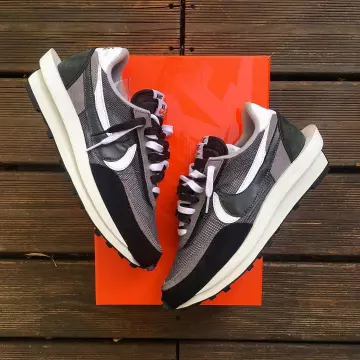 Nike sacai black sur le compte Instagram de @julien.custom31