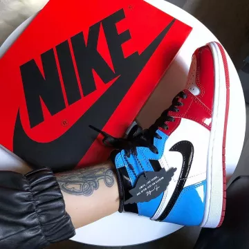 Air Jordan 1 " unc chicago " usado por celouuuuuuuuuu en @celouuuuuuuu 